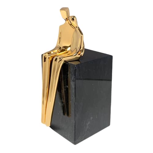 Close to Me sculpture in gold | Sculptures by YENNY COCQ