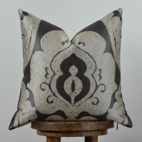 Decorative best sale pillows 18x18