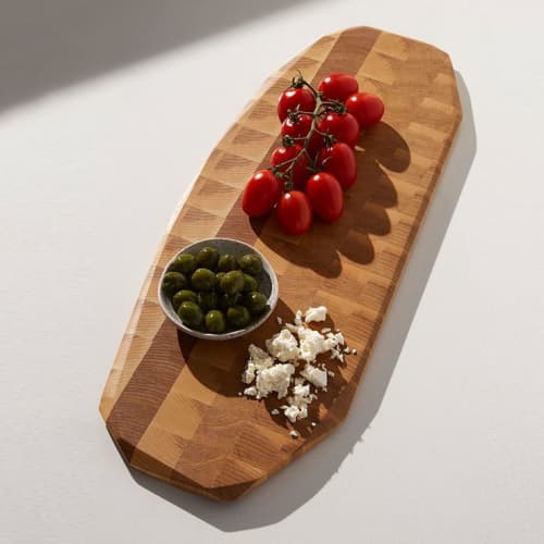 Géo board  - planche #1 | Serving Board in Serveware by Nadine Hajjar Studio. Item made of wood compatible with minimalism and contemporary style