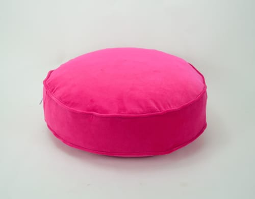 hot pink round velvet cushion // round velvet pillow | Pillows by velvet + linen