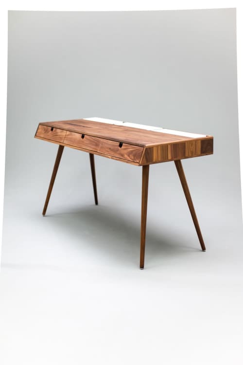Desk in Oak Wood | Tables by Manuel Barrera Habitables. Item composed of oak wood