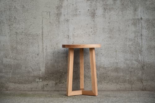 Round Side Table | Tables by Marco Bogazzi. Item composed of oak wood in contemporary style