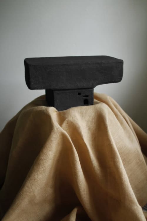SHELTER | Sculptures by Léa Munsch. Item composed of stoneware