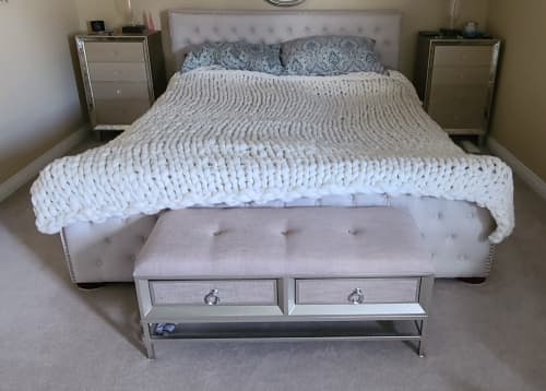 Queens size Chunky Knit Merino wool blanket | Linens & Bedding by Knit Like A Boss. Item composed of cotton