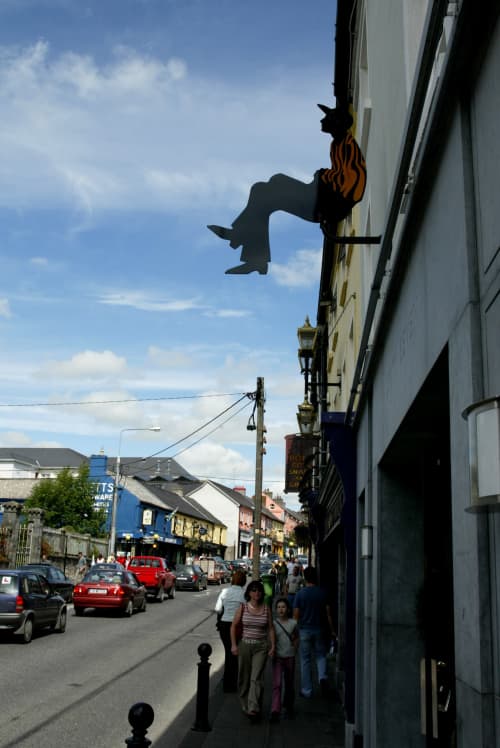 BLACK AND AMBER WATCHER | Public Sculptures by jim collins sculpture. Item composed of steel
