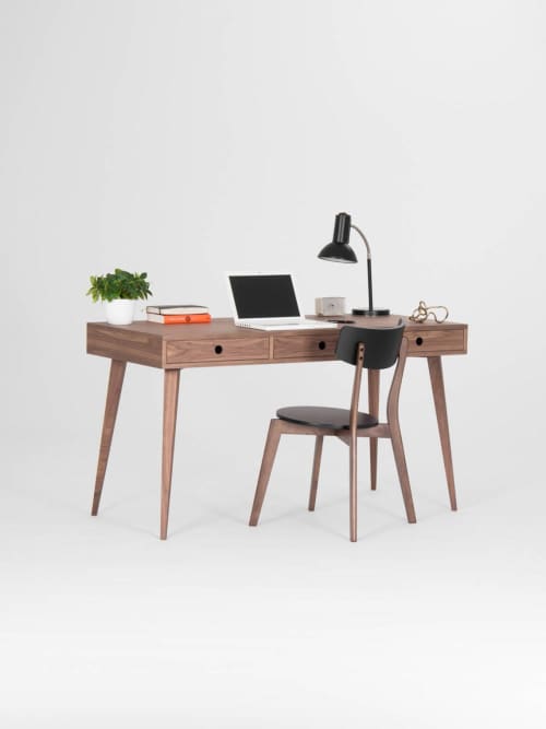 KUUB - Mid century modern, walnut desk with three drawers | Tables by Mo Woodwork. Item made of walnut