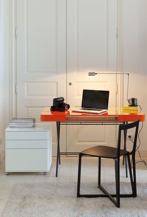 Parisian Deluxe home office | Desk in Tables by Adentro