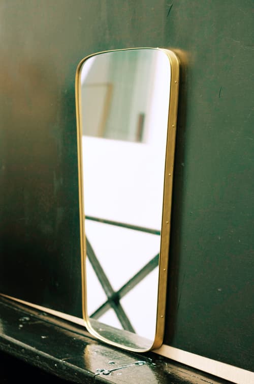 Contemporary Rectangular Mirror Round Edges & Brass Frame | Decorative Objects by Jover + Valls. Item made of copper with glass works with art deco style