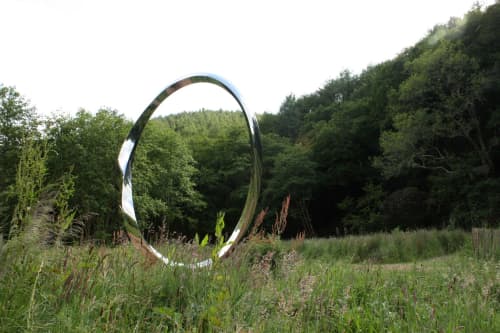 Endless Curve No.5 | Public Sculptures by Wenqin CHEN | Broomhill Art Hotel & Sculpture Gardens in Muddiford. Item composed of steel