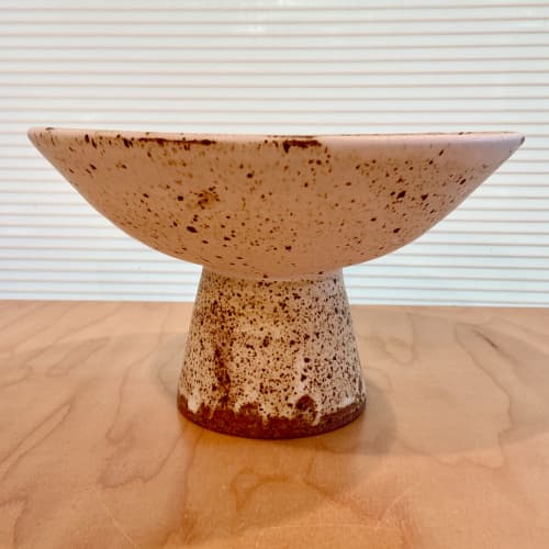 Ceramic fruit hotsell bowl centerpiece