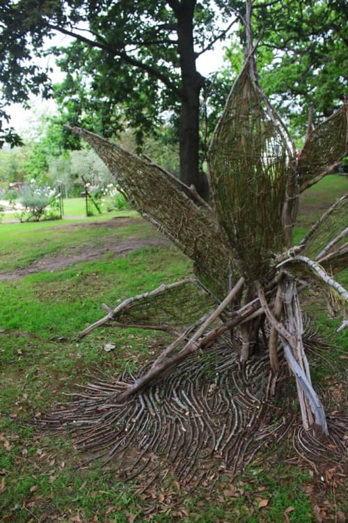 "Leaves of Change" | Public Sculptures by Janet Botes. Item composed of wood