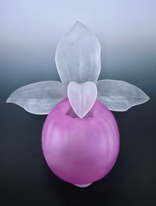 DJR Glass / "Grace" | Sculptures by DJR Glass / Donna J. Rice | Private Residence in Minneapolis. Item composed of glass & synthetic