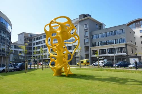 Tiebloy | Public Sculptures by STUDIO NICK ERVINCK. Item made of stone with synthetic