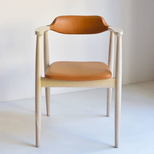 Dining Arm Chair SEIREN OAK | Armchair in Chairs by HACHI COLLECTIONS. Item composed of oak wood and leather