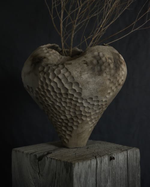 Cenizas Organic Form No.2 | Sculptures by Alex Roby Design. Item made of ceramic works with minimalism & contemporary style