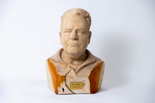 Der Mutter – A Masterpiece on the Evolution of Parenthood | Sculptures by Holzkunst Samuel Meisinger. Item composed of wood in contemporary style