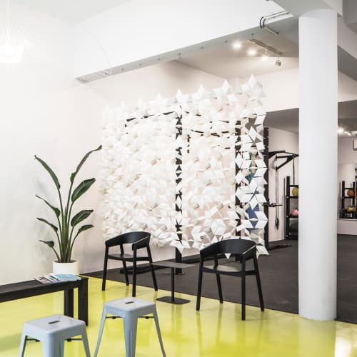 Facet hanging room divider 272 x 217cm | Decorative Objects by Bloomming, Bas van Leeuwen & Mireille Meijs | Workoutclub in Rotterdam. Item made of steel with synthetic