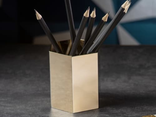 Treasures exagonal opened brass box | Decorative Box in Decorative Objects by Bronzetto. Item composed of brass