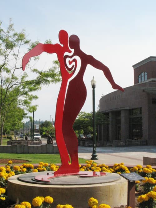 HEART CONNECTION | Public Sculptures by Alisa Looney. Item composed of steel