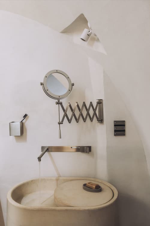 Bespoke basin in white concrete | Water Fixtures by Linski Design - Concrete. Art. Microtopping. Art-topping.. Item made of stone