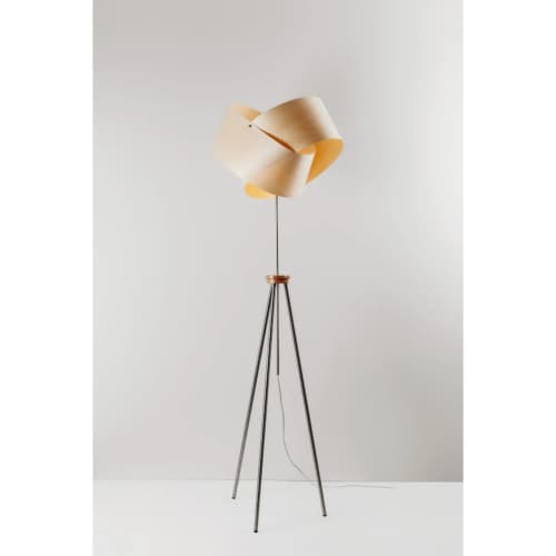 STATIV Modern Floor Lamp with Tripod | Lamps by Traum - Wood Lighting