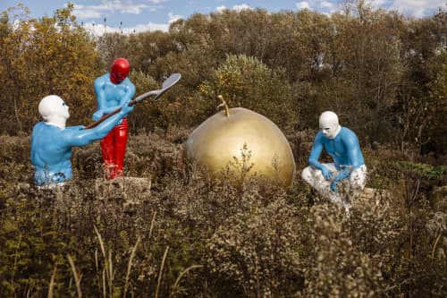 Le fruit maudit | Public Sculptures by COOKE-SASSEVILLE | O'Neill House in Québec. Item made of wood with metal