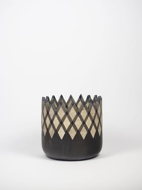 Rombi - bianco nero | Decorative Bowl in Decorative Objects by gumdesign. Item made of marble compatible with modern style