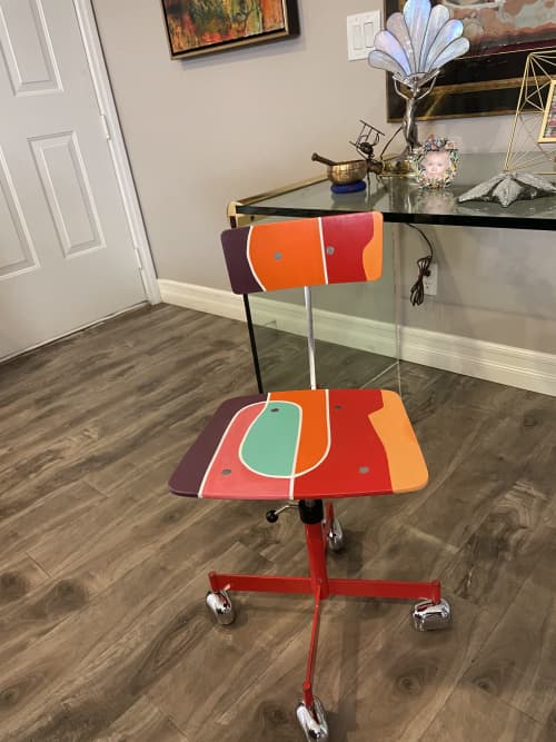 Child size desk online chair