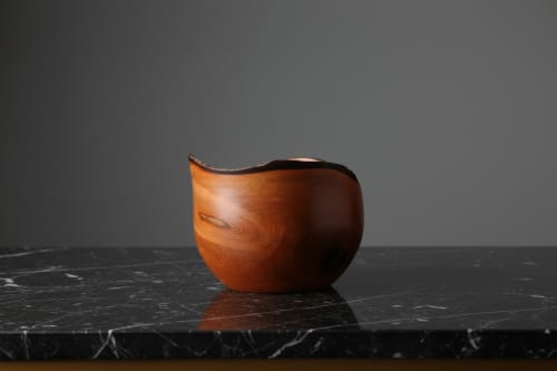 Natural‑Edge Walnut Vessel–Hand‑Turned Sculptural Art Object | Decorative Bowl in Decorative Objects by Holzkunst Samuel Meisinger. Item made of wood compatible with art deco and rustic style