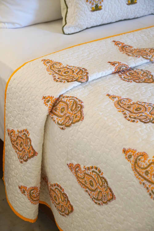 Big Floral Paisley Quilt | Linens & Bedding by Jaipur Bloc House. Item made of cotton