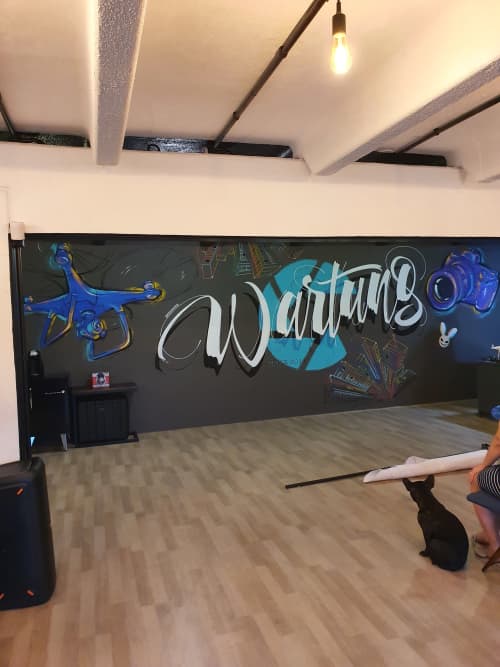 Wartung Films Studio | Paneling in Wall Treatments by Estúdio Pepper | Wartung Films in Água Verde. Item composed of synthetic