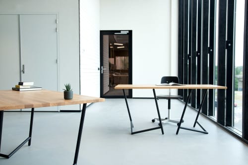 Varius trestles by Rahmlow | Desk in Tables by Rahmlow | Muziekgieterij in Maastricht. Item made of wood with metal