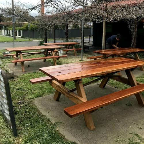 Picnic Tables by OZTABLES at Bridge Hotel Castlemaine, Castlemaine ...