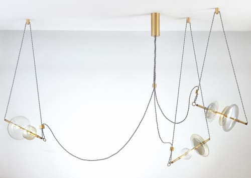 Trapezi Chandelier Three Lights | Chandeliers by SilvioMondinoStudio | ممشى مارينا دبي in دبي. Item composed of linen & brass