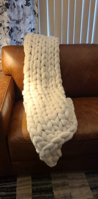 50"×70" Chunky Knit Merino Wool blanket | Linens & Bedding by Knit Like A Boss. Item made of fabric