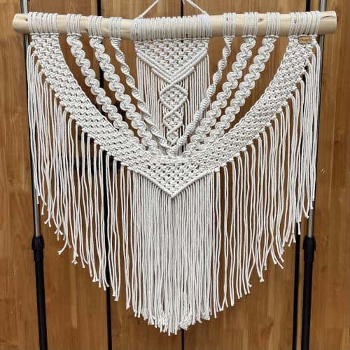Colgante de pared | Macrame Wall Hanging in Wall Hangings by Amayeli Macrame. Item made of wood & fabric compatible with boho and art deco style