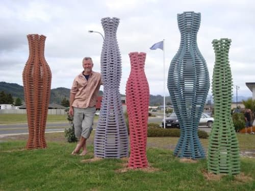 Family Show | Public Sculptures by Dave Fowell. Item composed of wood