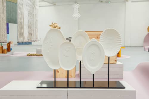P E A C E: Porcelain installation on metal stand | Sculptures by Studio DeSimoneWayland | De Fabriek in Eindhoven. Item composed of metal and ceramic