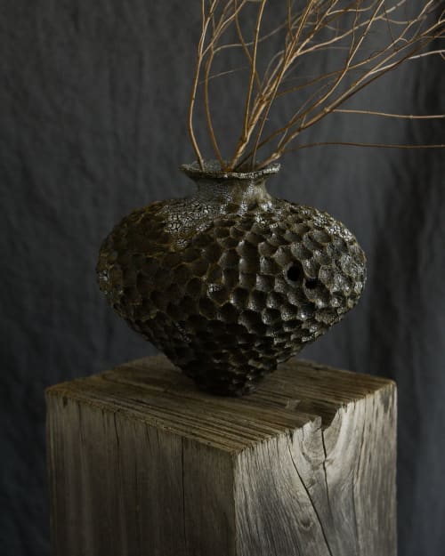 Organic Form No.4 | Sculptures by Alex Roby Design. Item composed of ceramic in minimalism or contemporary style