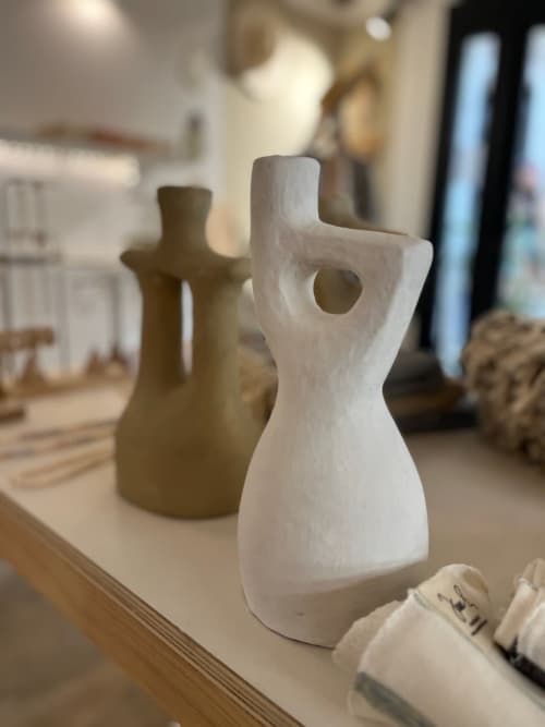 NORA Candlestick in white | Candle Holder in Decorative Objects by Jana Mistrik | PAMPA SAINT RÉMY in Saint-Rémy-de-Provence. Item composed of ceramic in minimalism or mediterranean style