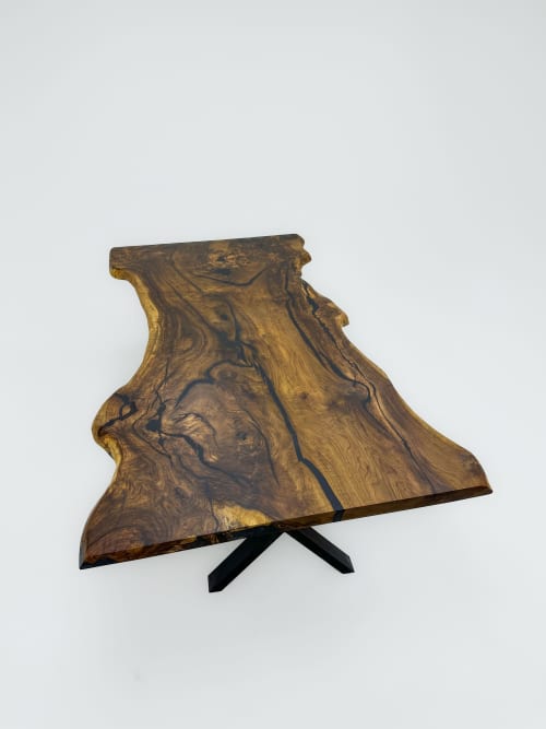 Wooden Conference Table - Live Edge Table - For Project | Tables by Tinella Collection | Ferienwohnung Badgasse in Wildberg. Item made of walnut compatible with minimalism and mediterranean style