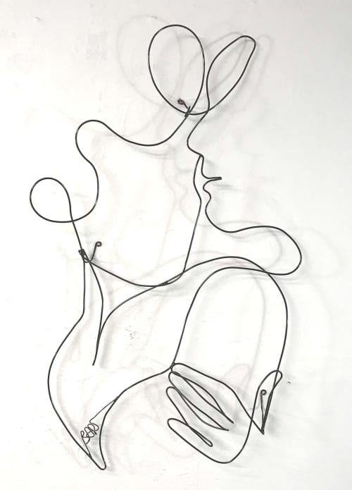 #7923 The Kiss | Sculptures by Wire Wall Art by Bart Soutendijk. Item composed of metal