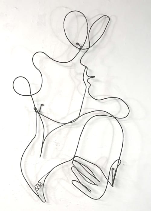 #7923 The Kiss | Sculptures by Wire Wall Art by Bart Soutendijk. Item composed of metal