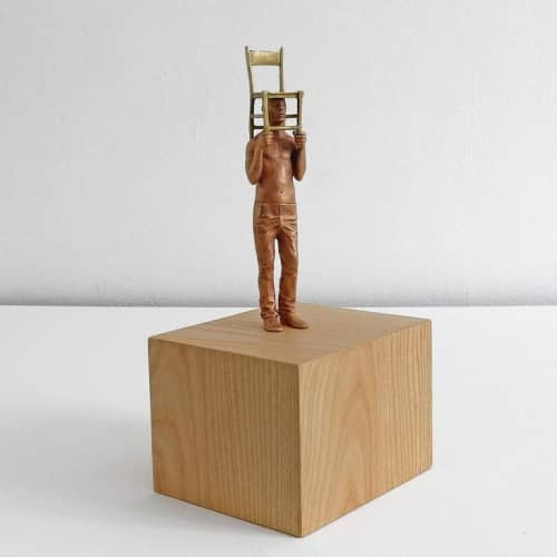 "Omino con sedia" (Tiny man with chair) | Sculptures by MARCANTONIO. Item made of wood & bronze