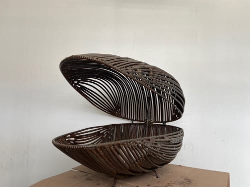 Large Shell with Pearl | Sculptures by Pedro Villalta. Item composed of steel and stone