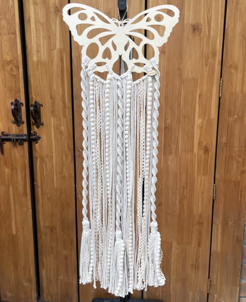 Colgante de pared | Macrame Wall Hanging in Wall Hangings by Amayeli Macrame. Item made of wood with cotton works with boho & art deco style