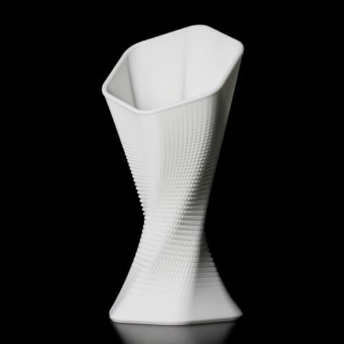 Modern Vase "LA COUPE" made of Bio Resin, Germany | Vases & Vessels by Studio Plönzke. Item compatible with minimalism and contemporary style
