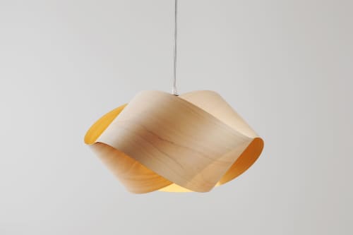 UFO Pendant crafted with Natural Wood Veneer | Pendants by Traum - Wood Lighting | GEN&MED in Mar del Plata. Item composed of wood