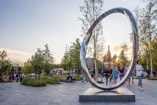 Endless Curve No.5 | Public Sculptures by Wenqin CHEN | Park Zaryad'ye in Moskva. Item composed of steel