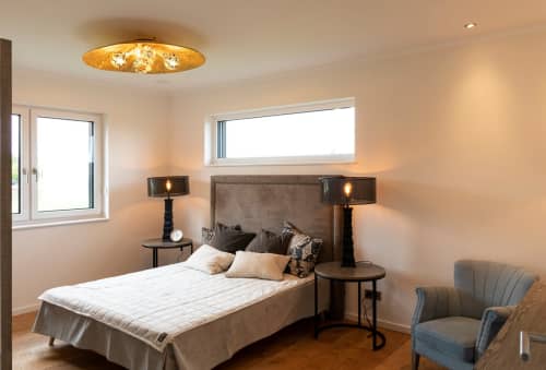 Sun 100 | Chandeliers by F+M FOS - Anna Maria Fragiskos Bitros | ELK Musterhaus Bungalow 121 in Graz. Item made of copper works with modern style